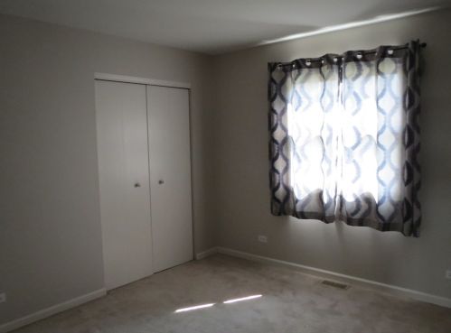 208 Julie Ln, Pingree Grove IL  60140-8393 exterior