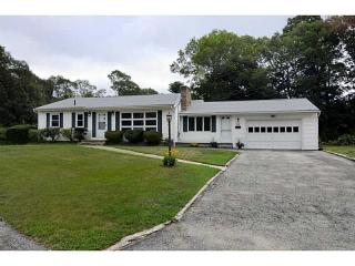 36 Fashion Dr, Warwick, RI 02886-1911