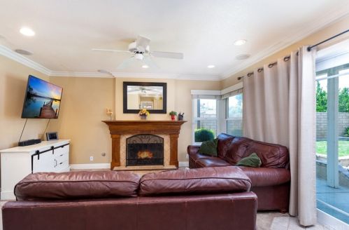 11421 Rancho Del Oro Dr, Riverside CA  92505-3582 exterior