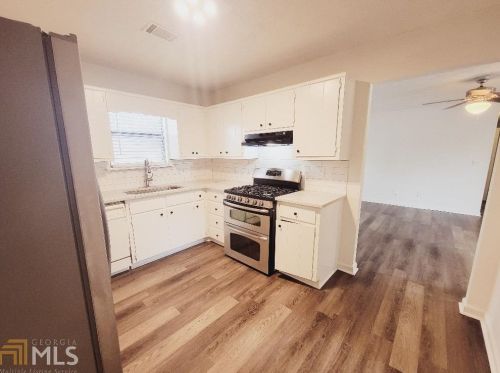 2931 Highpoint Rd, Lithonia, GA 30078-6915