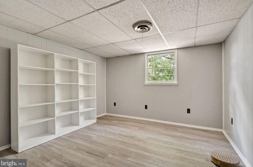 7301 Lackawanna Dr, Springfield VA  22150-4418 exterior