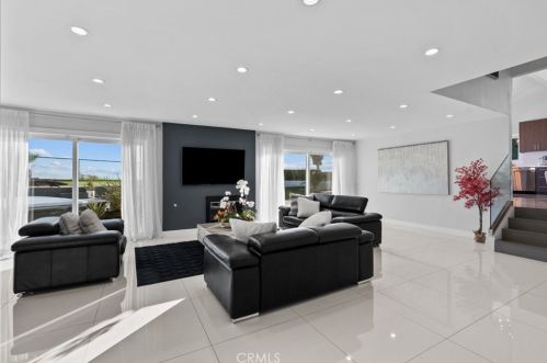 1130 Old Phillips Rd, Glendale CA  91207-1112 exterior