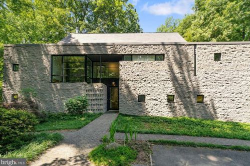 8200 Hillcrest Rd, Annandale, VA 22003-2312