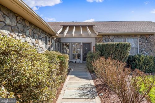 39048 Piggott Bottom Rd, Hamilton, VA 20158-9430