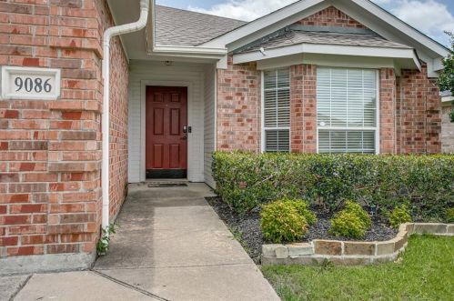 9086 Rushing River Dr, Fort Worth TX  76118-7736 exterior