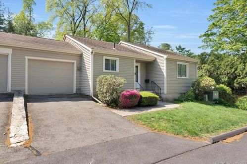 251 Carriage Dr, Southington, CT 06489-3439