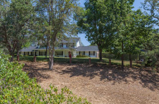 8764 Knobhill Cir, Redding, CA 96001-9539