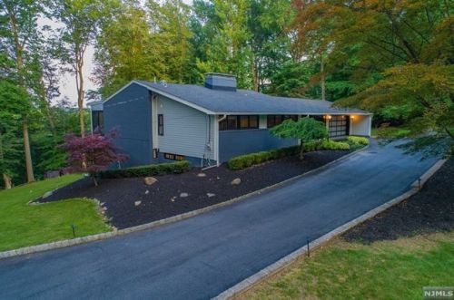46 Cottontail Trl, Upper Saddle River, NJ 07458-1515