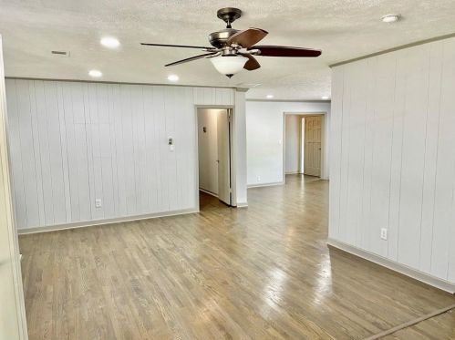 2313 Clairmont Rd, Atlanta GA  30329-3327 exterior