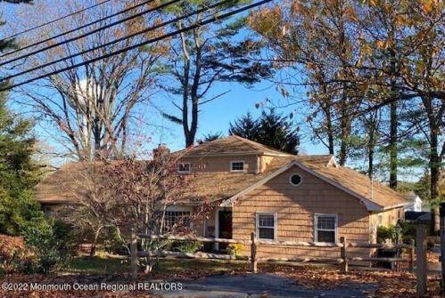 712 Schoolhouse Rd, Brielle, NJ 08730-1432