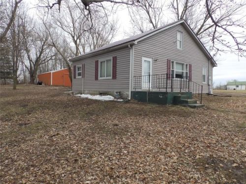 108 Front St, Barry, IL 62312-1018