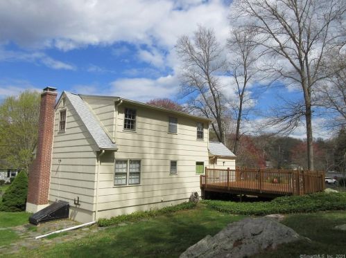 17 Cubles Dr, Niantic, CT 06357-1436