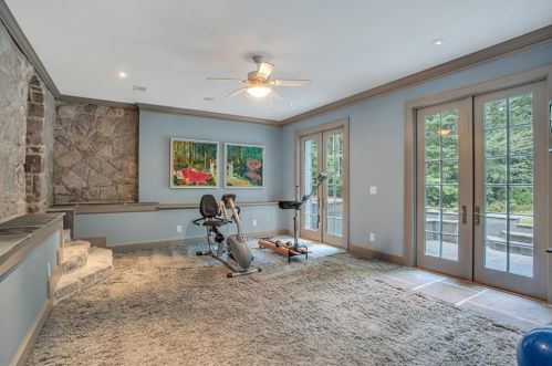 453 Manor Ridge Dr, Atlanta GA  30305-3509 exterior