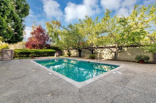 280 Easy St, Mountain View CA  94043-3764 exterior