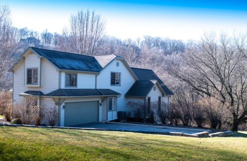 446 Territory Dr, Galena, IL 61036-8660