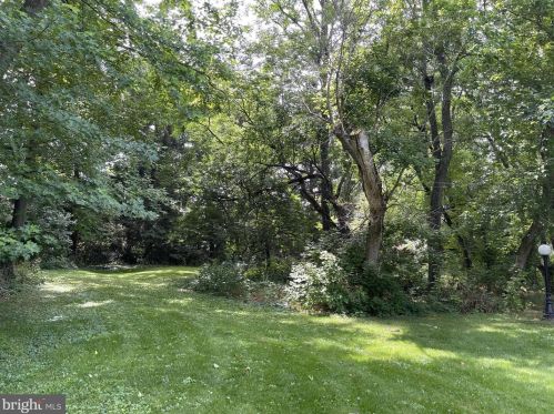 112 Bentley Ln, Lancaster PA  17603-6223 exterior