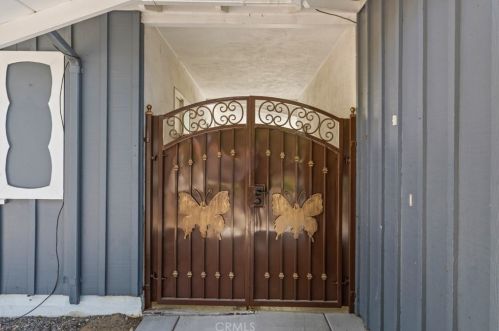 8188 Sherwood Pl, Riverside CA  92504-3440 exterior