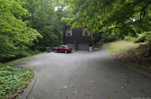 197 Lakeside Blvd, Waterbury, CT 06708-2932