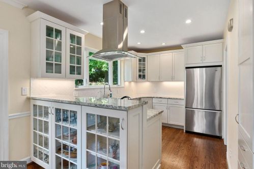 1516 Live Oak Dr, Silver Spring MD 20910-1543 exterior