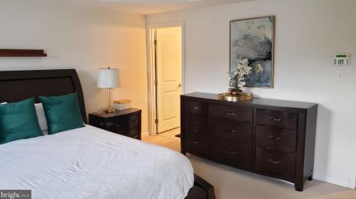 6 Sundance Dr, Trenton NJ 08619-3968 exterior