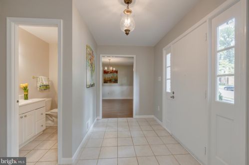 7136 Game Lord Dr, Springfield VA  22153-1318 exterior