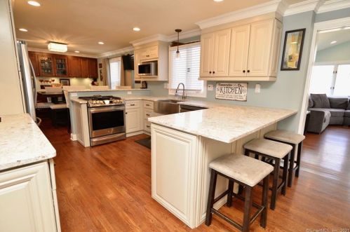 134 Old Castle Dr, Upper Stepney, CT 06468-2072