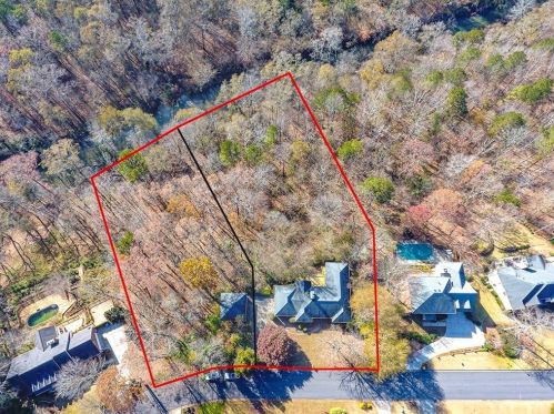 4090 Runnymede Dr, Lilburn, GA 30047-3369