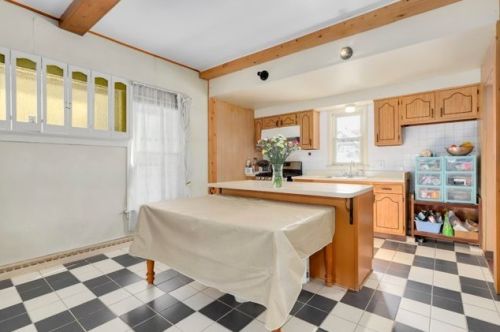 1523 Granville Ave, Chicago, IL 60660-1811