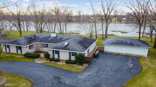 1684 Bittersweet Dr, Saint Anne, IL 60964-4332