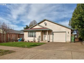 1535 3rd St, Newberg, OR 97132-3249