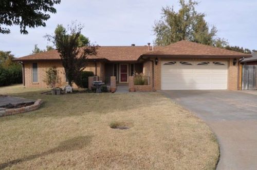 4860 Granville Ln, Woodward, OK 73801-3742