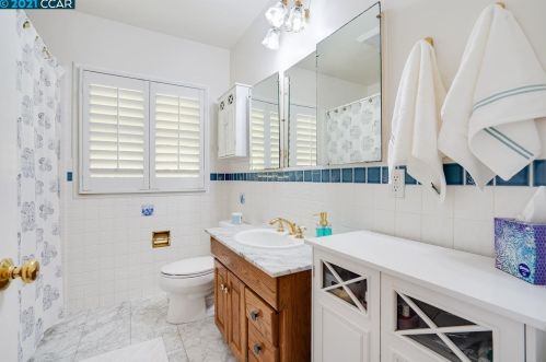 1399 Grv Way, Concord CA  94518-1208 exterior