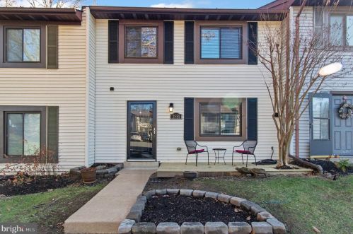 2551 Fox Ridge Ct, Woodbridge, VA 22192-2024