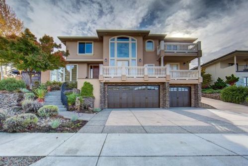 4750 Hathaway Dr, Medford OR  97504-9503 exterior