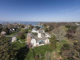 34 Grove Hill Rd, Guilford, CT 06437-3126