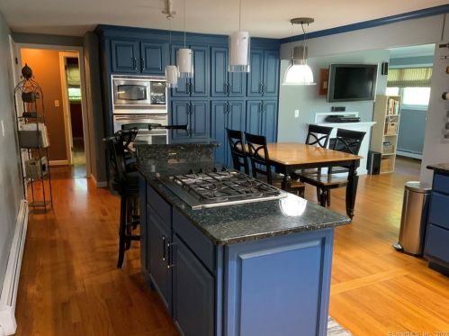142 Dale Rd, Hartford, CT 06109-3251