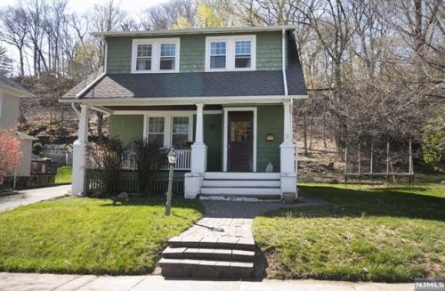 576 Cliff St, Ridgewood, NJ 07450-1604
