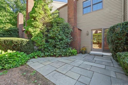 11 Lambert Cmn, Wilton CT  06897-4535 exterior