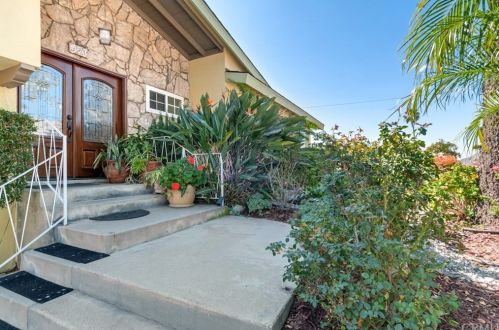 320 Viewcrest Dr, Irwindale, CA 91702