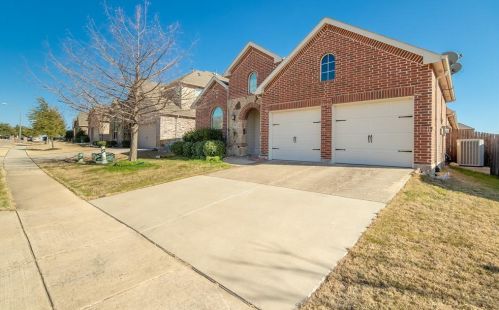 608 Ricochet Dr, Fort Worth, TX 76131-3132