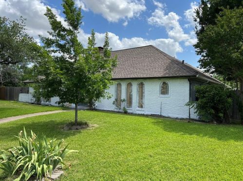 1502 Northridge Dr, Carrollton TX  75006-1428 exterior