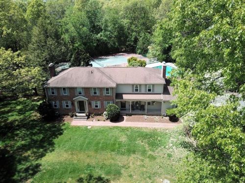 15 Downing St, Warwick, RI 02818-2223