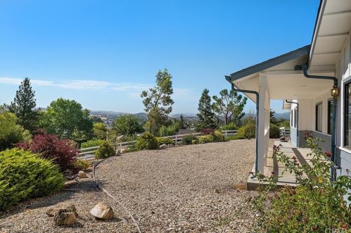 2315 Alice Pl, Lake Nacimiento, CA 93446-7615