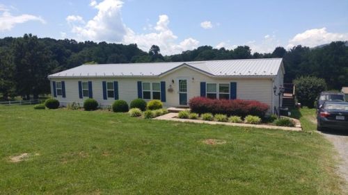 102 Peakswood Dr, Thaxton, VA 24174-3401