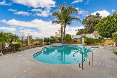 15740 Rancho Viejo Dr, Riverside CA  92506-5820 exterior