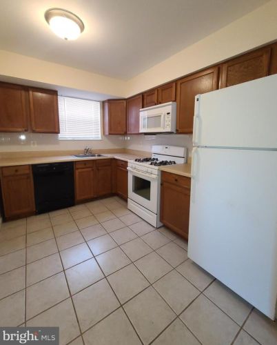 14 Oak Ave, Blenheim, NJ 08012-5221