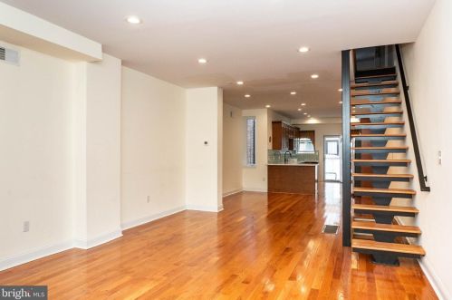 2429 20th St, Philadelphia, PA 19132-3720