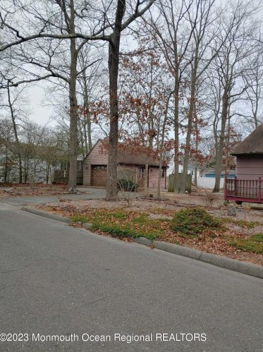 559 Holmes Ave, Lacey, NJ 08731-2312