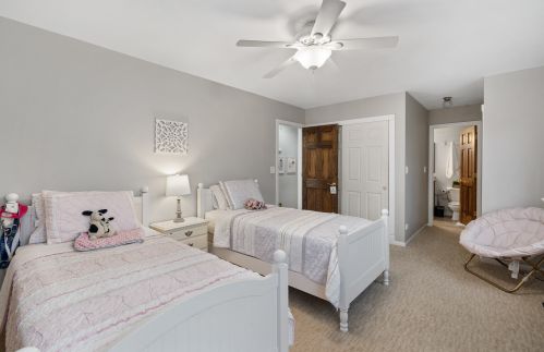 1217 Dogwood Ln, Carol Stream IL  60188-3322 exterior