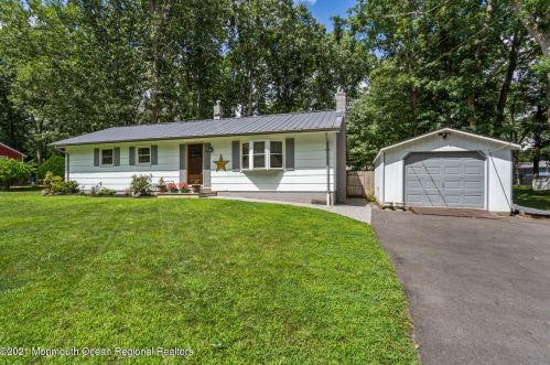 33 Kenyon Dr, Plumsted Township, NJ 08533-2818